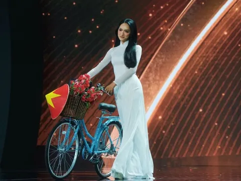 Công ty nào làm chiếc xe đạp cùng hoa hậu Hương Giang "gây bão" Miss Universe?