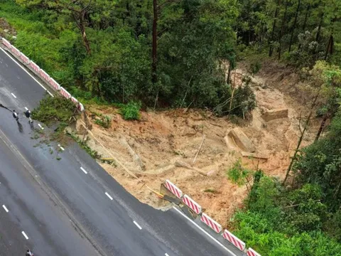 Mưa lớn gây sạt lở nghiêm trọng nhiều tuyến đèo huyết mạch ở Lâm Đồng, Đèo Cả lập tức hành động