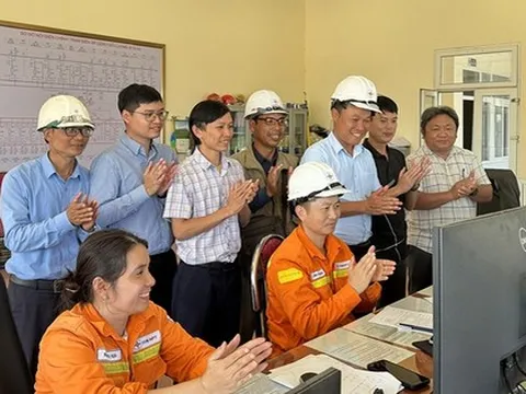 Đóng điện đường dây 220kV Đô Lương – Nam Cấm