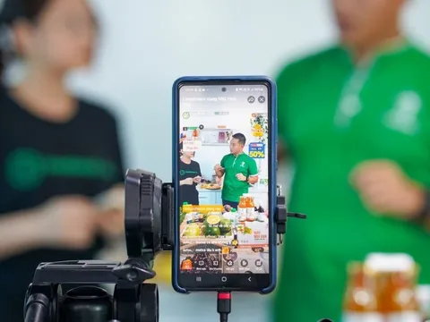 Chủ shop bán hàng online lao đao trước "phí chồng phí"