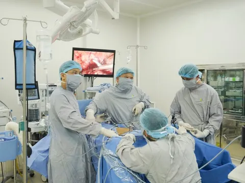 Cần nâng tử cung: Sáng chế độc quyền trong mổ khuyết sẹo lấy thai ở Việt Nam