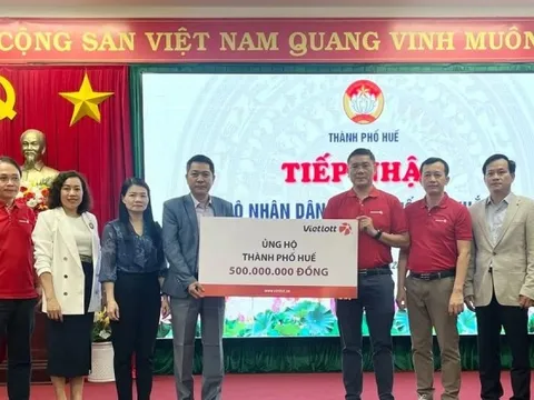 Vietlott ủng hộ 5 tỉnh, thành phố miền trung khắc phục hậu quả lũ lụt
