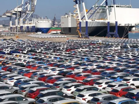 Xe điện chiếm lĩnh thị trường nội địa, xe xăng Trung Quốc tràn ra nước ngoài