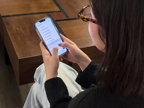 Người Việt theo dõi sát sao các thay đổi chính sách, tăng tra cứu về "phạt nguội", "đổi bằng lái", "cấm xe xăng", "tăng lương"...