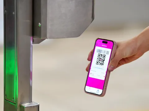 MoMo góp phần thúc đẩy thói quen di chuyển xanh tại metro với mô hình QR Tap & Go