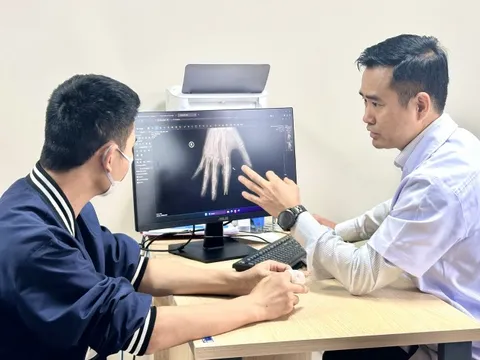 Vi phẫu thành công cứu sống ngón tay thủy thủ bị đứt rời sau 25 giờ