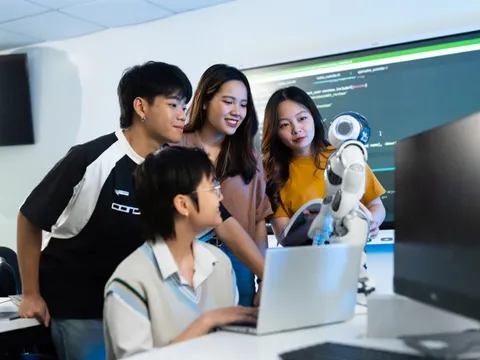 Nghề thuộc top 10 ngành tăng trưởng nhanh nhất đến 2030: Khát nhân lực 10 năm tới, lương lên tới 50 triệu đồng/tháng