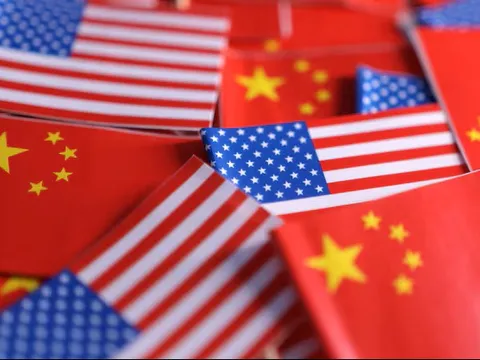 Công nghệ 24/12: Mỹ hoãn áp thuế chip Trung Quốc; phóng viên kiện các hãng AI