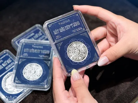 Giá bạc hôm nay neo cao trên 74 triệu đồng/kg