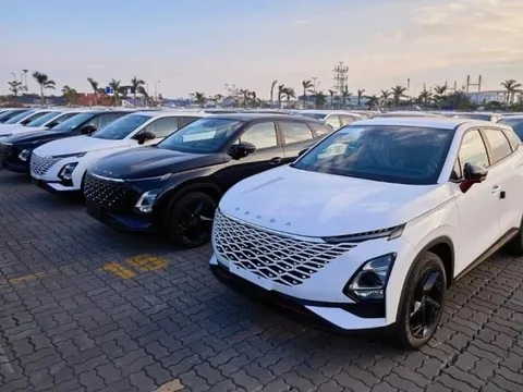 Nhập khẩu ô tô cuối năm: Xe Trung Quốc bứt tốc mạnh