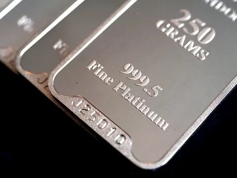 Bạc bùng nổ 175% năm nay nhưng vẫn chưa bằng kim loại này