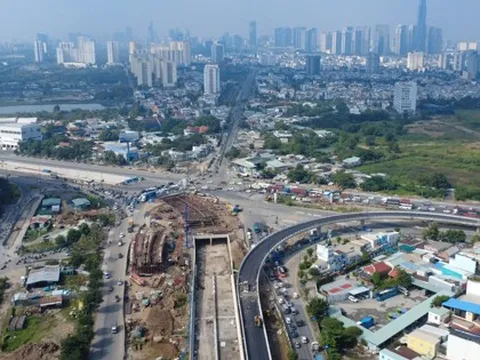 Công trường sôi động trước thềm năm mới