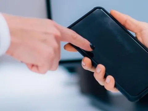 Cho người khác mượn điện thoại: Quên gì thì quên, cấm được quên thao tác 5 giây này nếu không muốn lộ hết bí mật