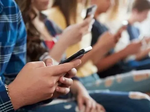 Ba Lan chuẩn bị cấm trẻ em dưới 16 tuổi sử dụng mạng xã hội