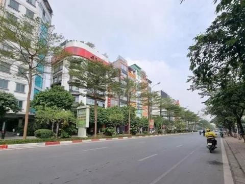 Công an Hà Nội ập vào một tiệm vàng trên phố Trung Kính