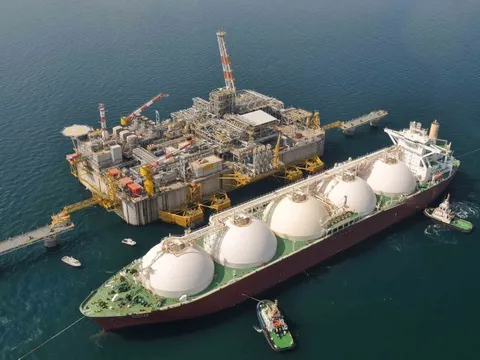 Nhập khẩu dầu Nga giảm sốc 22%, quốc gia BRICS quay lại 'vòng tay' của các đại gia Trung Đông