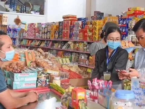 Chiết sản phẩm từ can lớn sang chai nhỏ rồi dán nhãn hiệu riêng để bán, hộ kinh doanh tính thuế thế nào: Cơ quan Thuế trả lời