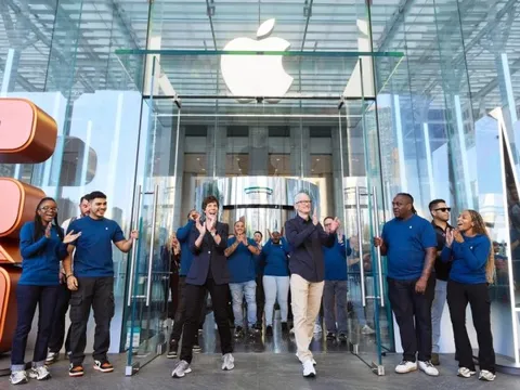 Tim Cook nhận gần 2.000 tỷ đồng tiền lương năm 2025, Apple chuẩn bị chuyển giao quyền lực