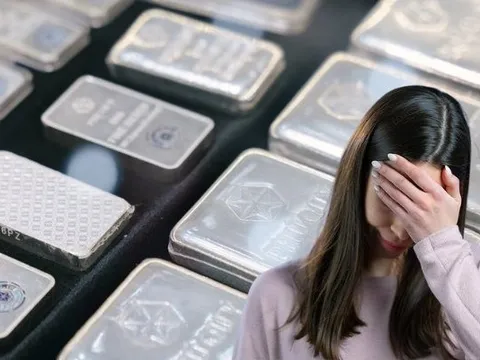 Mua bạc từ giá 35 triệu đồng/kg, đến nay gần chạm 100 triệu - bạn bè người thân chúc mừng không ngớt, nhưng tôi chỉ biết cười gượng và nói 'giá như'