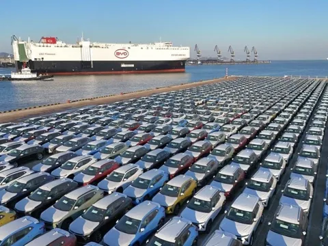 Thêm một chiến lược đáng sợ của xe điện Trung Quốc: Ngồi tại nhà ship xe đi khắp thế giới, doanh số tăng hơn 200% năm qua