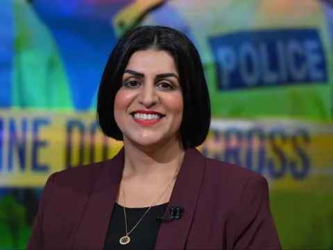 Cảnh sát Anh thay người bằng AI: Chatbot nghe máy, robot xử án trong vài giờ