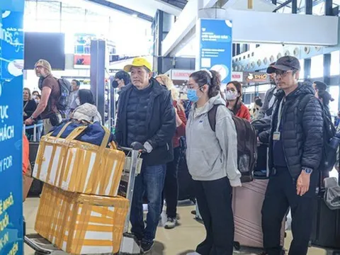 "Cháy vé" nhiều đường bay Tết từ TPHCM đi miền Trung, miền Bắc