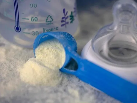 Phụ huynh Hàn Quốc hoảng loạn vì vụ thu hồi sữa Aptamil: “Tôi không biết phải làm sao nữa!”