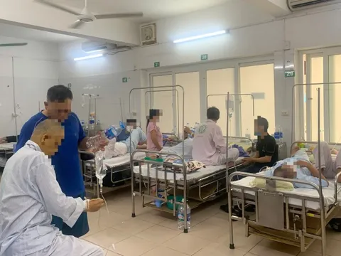 Vì sao nhiều ca bệnh sốt xuất huyết và tay chân miệng chuyển nặng?