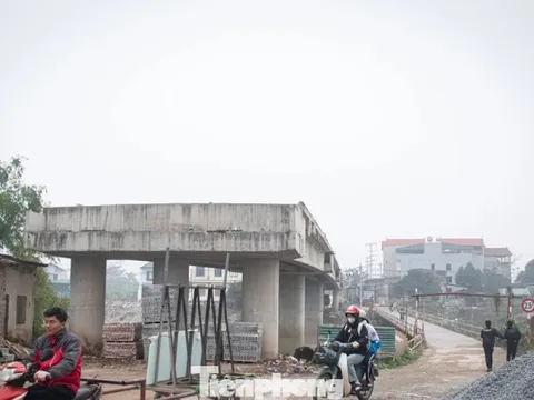 Hà Nội: Dự án cầu dừng thi công hơn nửa năm do vướng mặt bằng