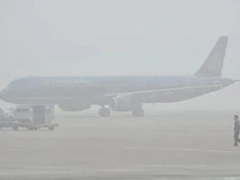 Sương mù bao phủ miền Bắc ảnh hưởng đến các chuyến bay Tết