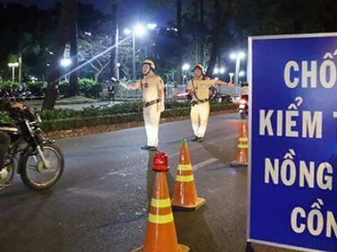 Uống rượu từ hôm trước, sáng hôm sau vẫn bị phạt nồng độ cồn, Bộ Công an nói gì?