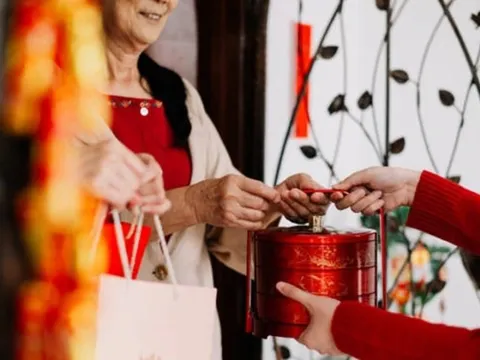 Chọn tuổi xông nhà Tết Bính Ngọ: Tuổi nào tam hợp, nhị hợp và nên ưu tiên gì?