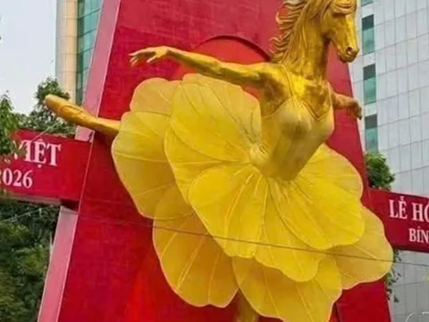 Linh vật ngựa ở TPHCM bị “mặc váy” bằng AI, chủ tài khoản Facebook lãnh phạt