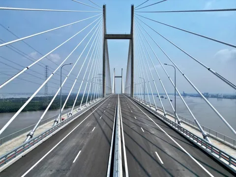 Cận cảnh cầu dây văng tĩnh không cao nhất Việt Nam