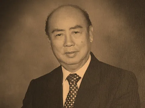 Tỷ phú gốc Hoa đào tạo người kế nghiệp bằng cách đưa con nhỏ đi họp cùng