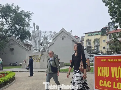 Xử lý loạt bãi xe tự phát quanh hồ Hoàn Kiếm