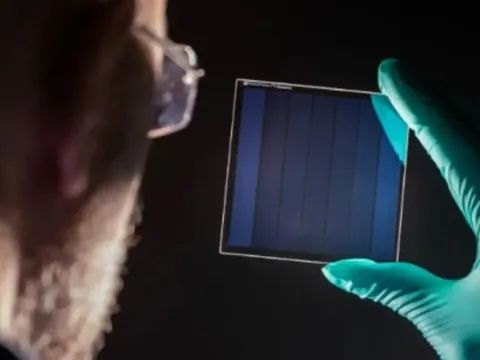 Microsoft phát minh tấm kính kỳ diệu giải bài toán "10 thiên niên kỷ": Cú nhảy vọt chưa từng có của nhân loại