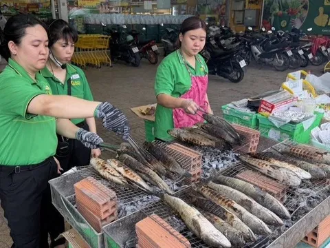 Rẻ bằng 1/6 giá chợ, đại gia bán lẻ tung ra cá lóc nướng trui 49.000 đồng: Toan tính thực sự phía sau mức giá rẻ mạt?