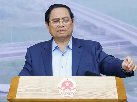 Thủ tướng: Tiếp tục đầu tư đường bộ, đường sắt nối với sân bay Long Thành