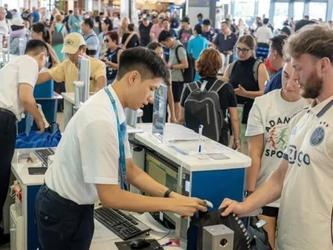 Giá vé máy bay trước áp lực nhiên liệu: Không dồn hết gánh nặng lên hành khách