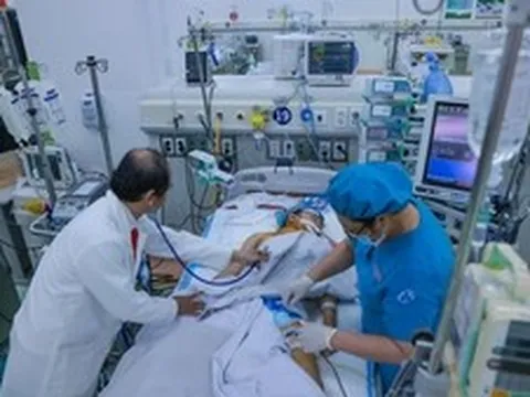 'Những thiên thần áo trắng' lặng thầm giành lại sự sống cho người bệnh