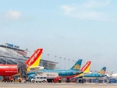 Bộ Xây dựng đề xuất giảm thuế, phí hỗ trợ hàng không khi giá nhiên liệu tăng phi mã