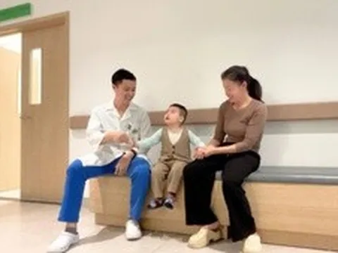 Kỳ tích hồi sinh bé 3 tuổi đuối nước: Khi còn một cơ hội, thầy thuốc vẫn nỗ lực đến cùng