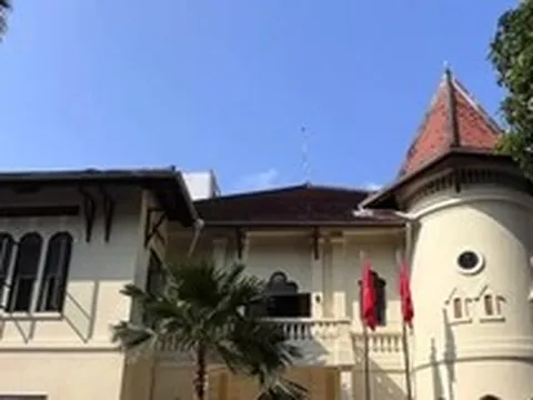 Lâu đài gần 100 tuổi giữa phố ở TPHCM bất ngờ gây sốt