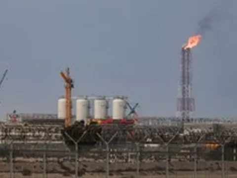 Eo biển Hormuz tắc nghẽn, phát hiện 'cứu tinh' mới dài 1.200km, đang vận chuyển hàng triệu thùng dầu mỗi ngày