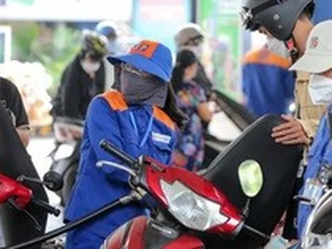 Giá xăng dầu hôm nay: Thấp hơn nhiều nước láng giềng