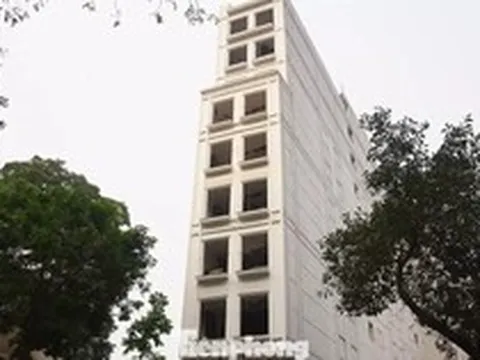 Tháo dỡ công trình khách sạn 9 tầng sát hồ Hoàn Kiếm