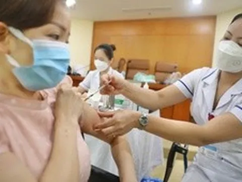 Bổ sung vaccine và mở rộng tiêm chủng cho nhiều đối tượng