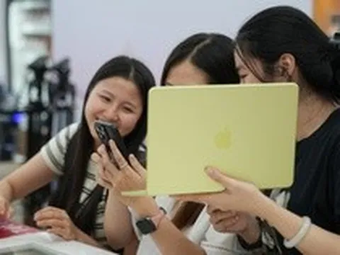 Apple lần đầu tung máy giá rẻ không ngờ, gây "sốt" tại Việt Nam, laptop phổ thông "nín thở"!