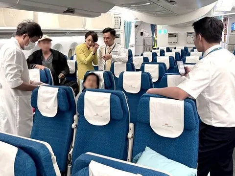 Hành khách bất tỉnh giữa chuyến bay từ Mỹ về, tổ bay Vietnam Airlines xử lý kịp thời cứu sống